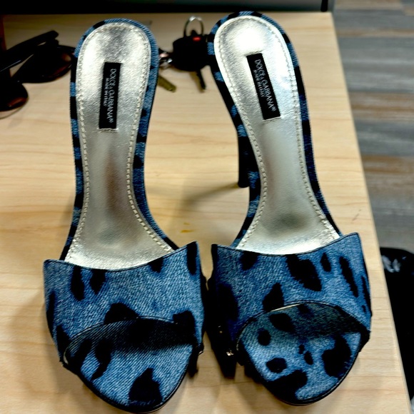Dolce Gabbana size 7.5 - Picture 1 of 3